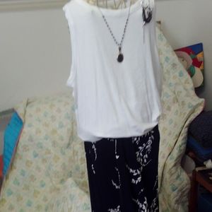 Sleeveless blouse and skirt